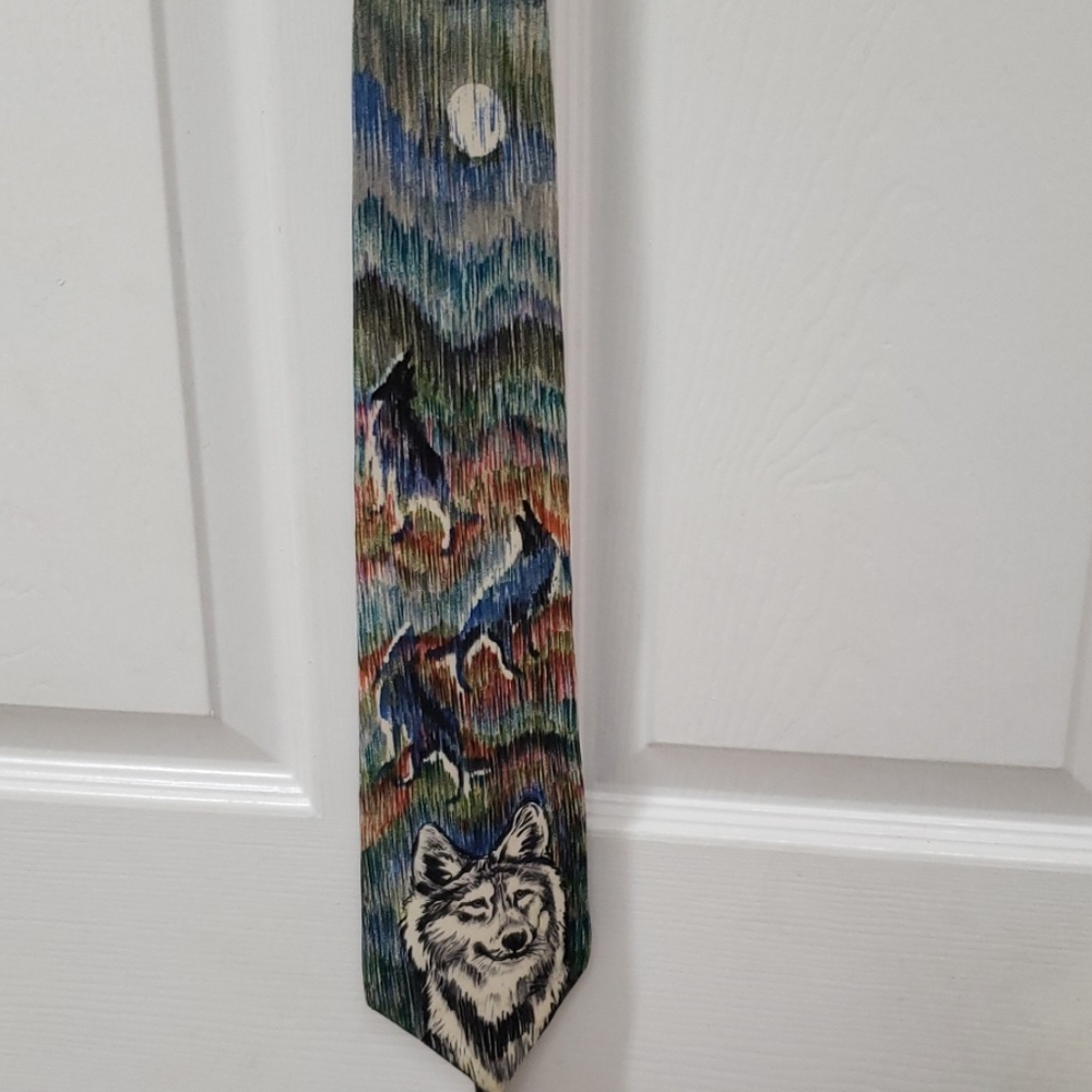 WWF Tie Gray Wolves 100 percent silkcrepe Vintage